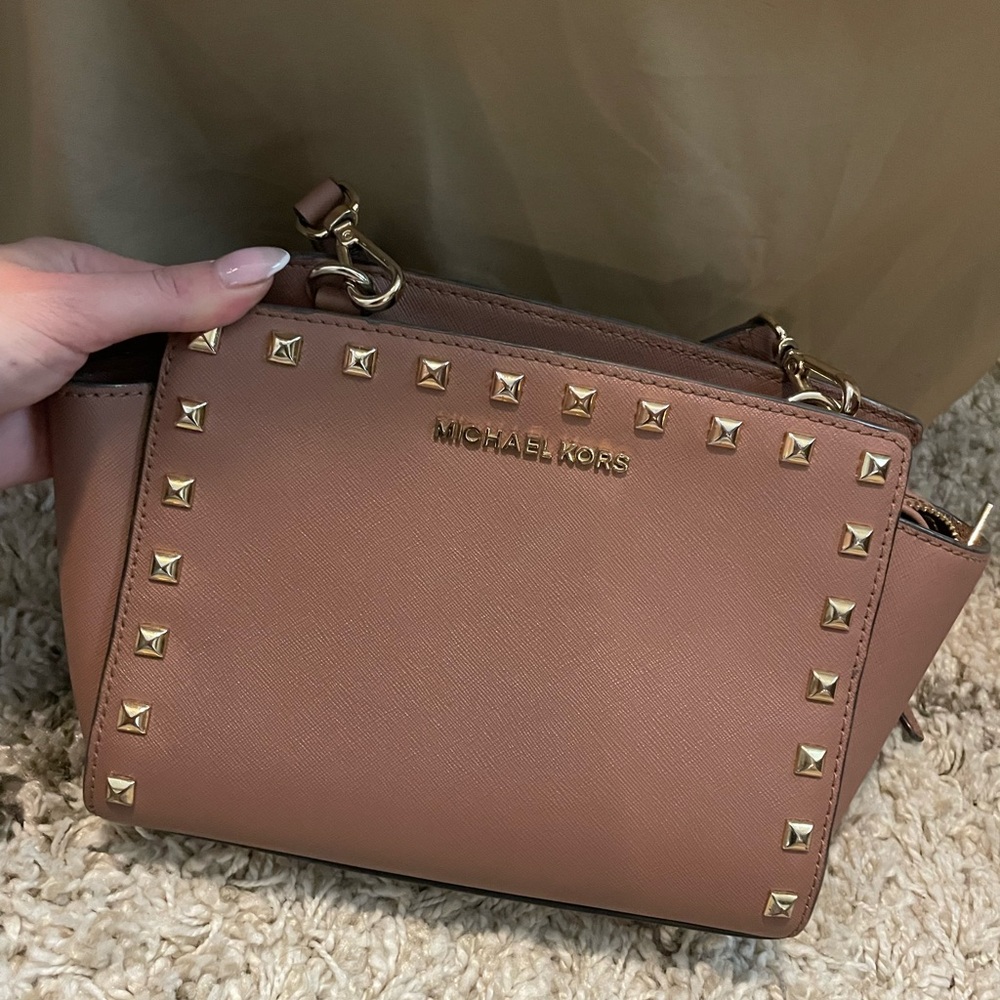 Michael Kors Medium Selma Crossbody, taupe